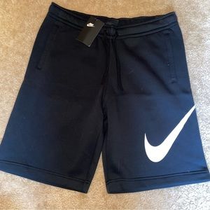 NWT NIKE - L - Shorts
